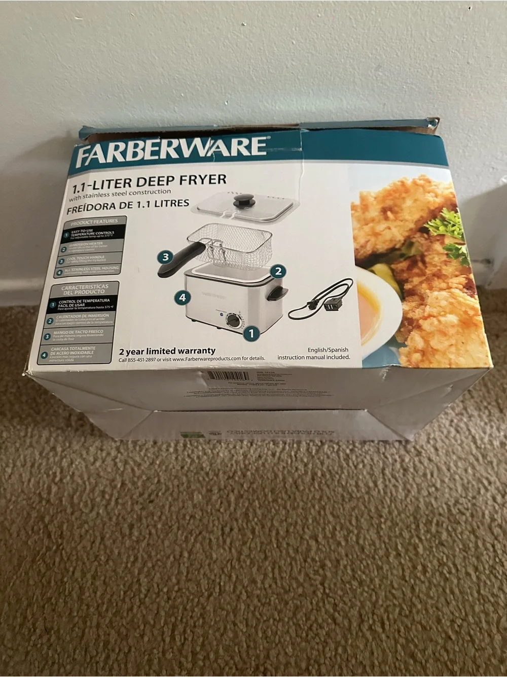 Farberware White and Teal 1.1-Liter Deep Fryer